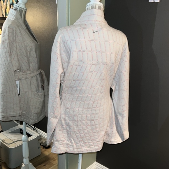 🛑 1 hour sale. Nike, yoga therma m-fit luxe, reversible, cozy and elegant - Picture 8 of 10